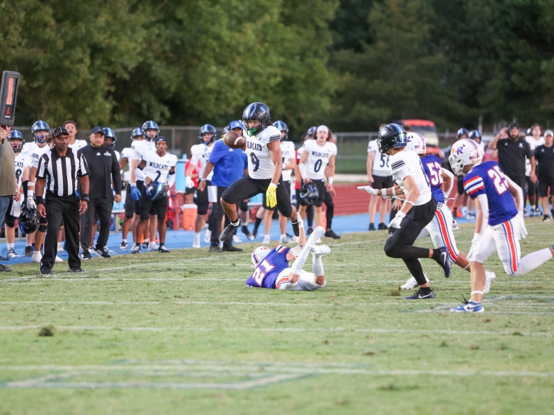 LKN-Football-vs-Marvin-Ridge-9388